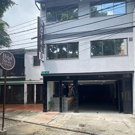 Hotel Sie7E Express Medellin Bagian luar foto