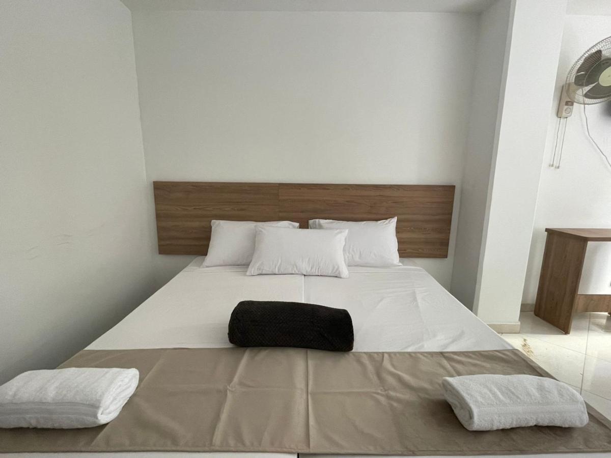 Hotel Sie7E Express Medellin Bagian luar foto
