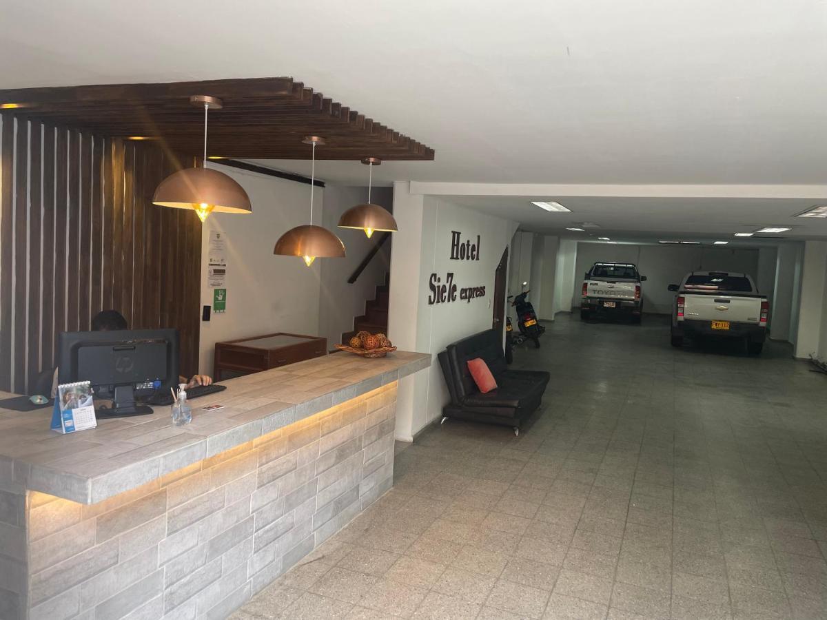 Hotel Sie7E Express Medellin Bagian luar foto