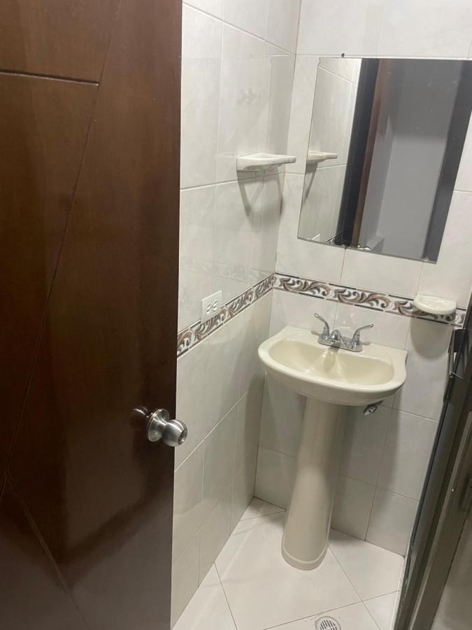 Hotel Sie7E Express Medellin Bagian luar foto