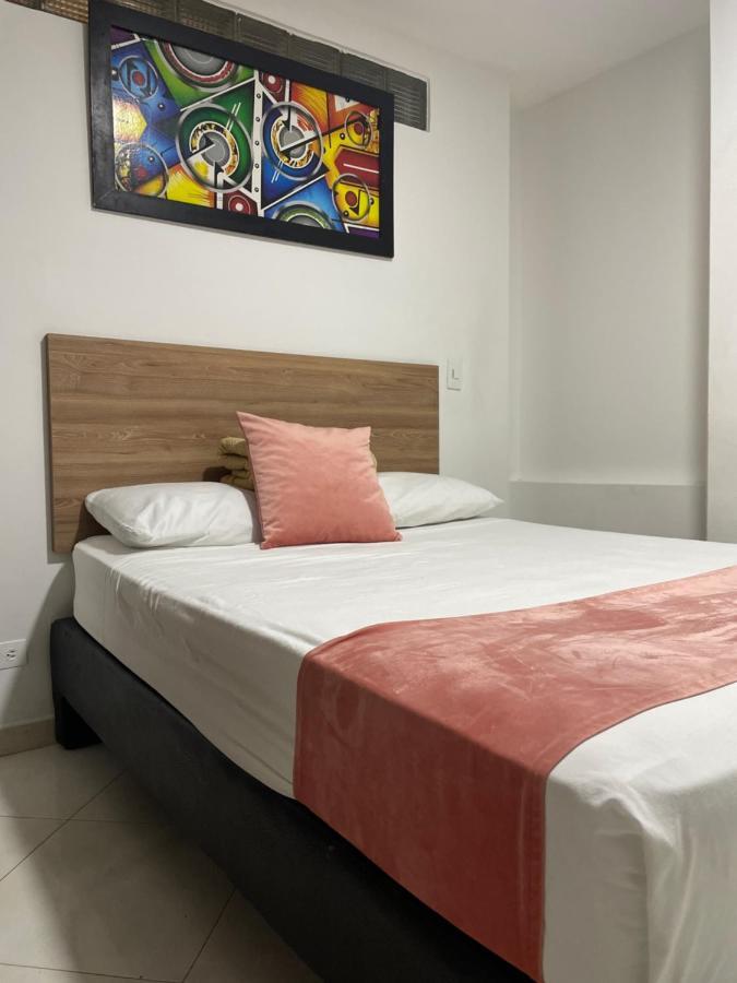 Hotel Sie7E Express Medellin Bagian luar foto